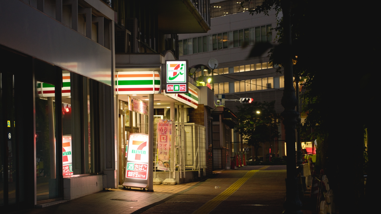 夜のセブンイレブン